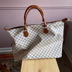 Overnight Tote Bag / NEVER USED